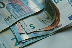Kurs evro vyros do maksimuma za dve nedeli 79da8fc.jpg