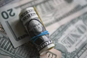 Smi rasskazali ob uvelichenii obema dollarovyh sberezhenij rossijan 0409cc8.jpg
