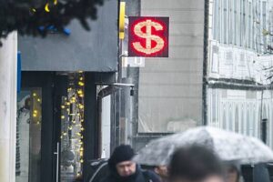 Bank rossii povysil kursy dollara i evro 467e360.jpg