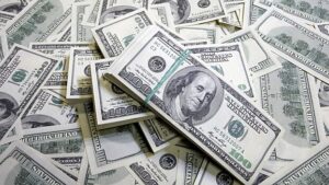 Cb ponizil kurs dollara na 10 dekabrja do 9937 rublja bae50c3.jpg