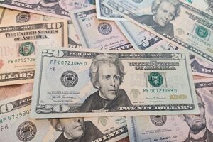 Cb povysil kurs dollara na 20 dekabrja a829595.jpg