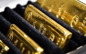 Bloomberg rossijane rekordnymi tempami skupajut zoloto 849728f.jpg